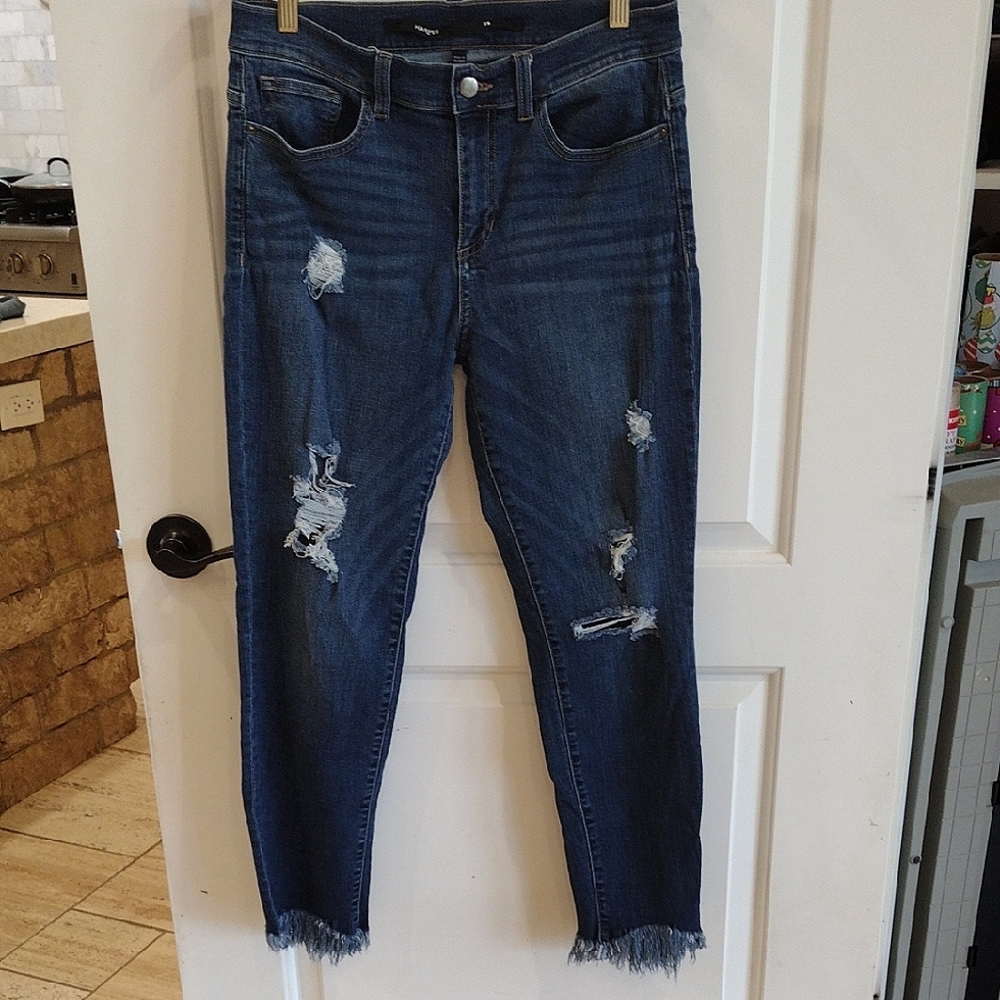 Harper Jeans Size 29 Medium Wash Distressed Crop Frayed Hem Stretchy